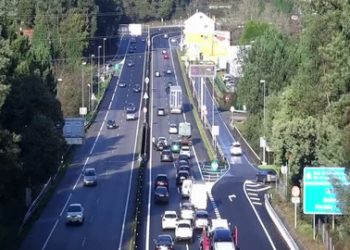 Casi tres kilómetros de retención en la A55 por una colisión entre tres vehículos