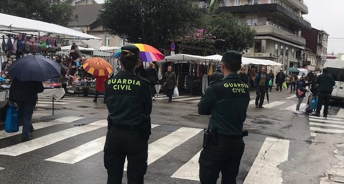 Una carterista, pillada in fraganti en el mercadillo de Ponteareas