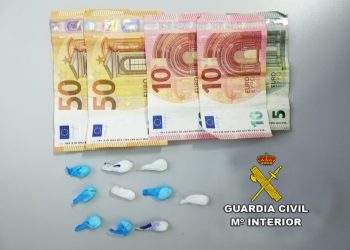 Investigan a un hombre localizado en un bar de Mos con cocaína oculta en una zapatilla
