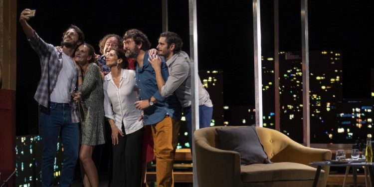 Daniel Guzmán dirige ‘Perfectos desconocidos’ sobre las tablas en Vigo