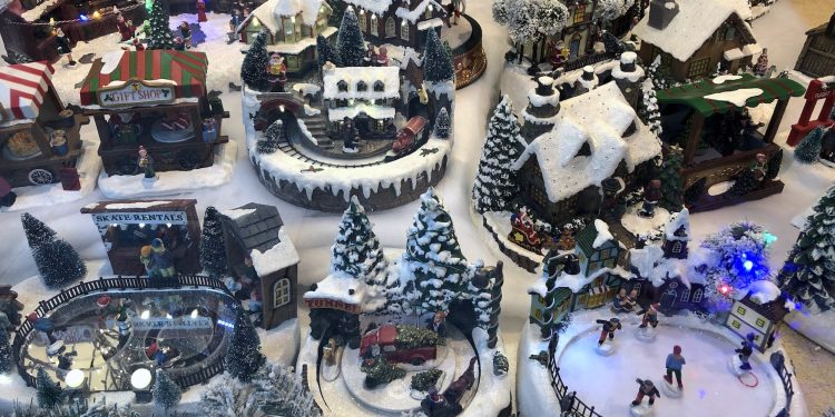 Detalle del escaparate de "Pipa&Mima" (Happythings), en la calle Velázquez Moreno de Vigo. / Foto: J.A.