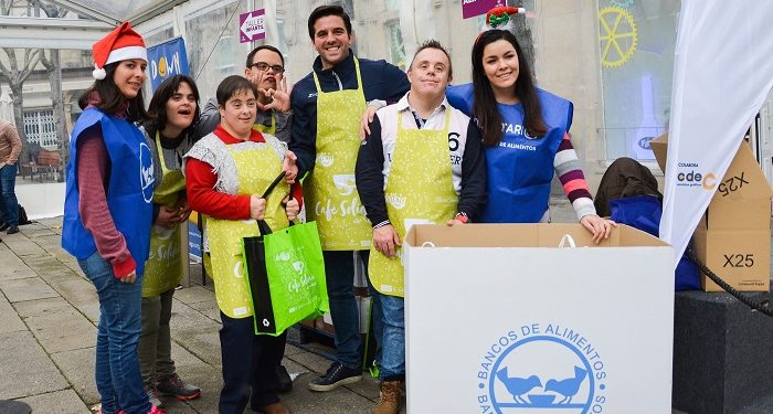 Chicos de Down Vigo repartirán «bolsas solidarias» en la calle del Príncipe