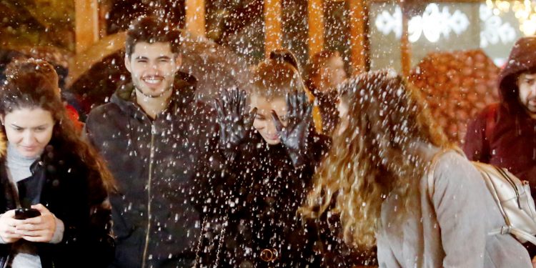 La magia de la Navidad trae la nieve a Vigo (cada hora)