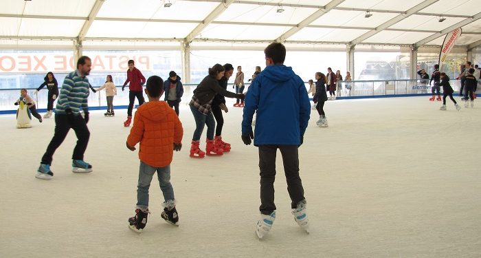 Gadis regala invitaciones para patinar en la pista de hielo de Samil