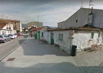 Un incendio deja daños en dos casas de O Porriño