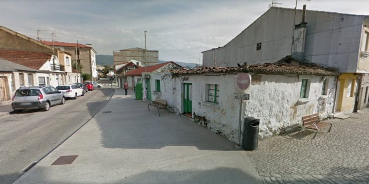 Un incendio deja daños en dos casas de O Porriño