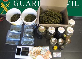 La Guardia Civil desarticula un punto de venta de drogas en Ponteareas