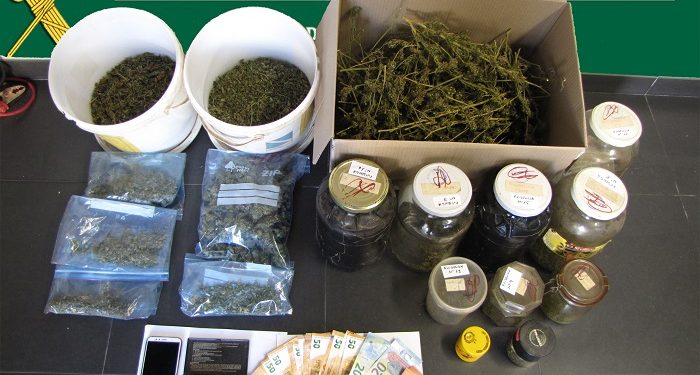 La Guardia Civil desarticula un punto de venta de drogas en Ponteareas