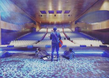 La «Revolución» de Coque Malla pone patas arriba el Auditorio Mar de Vigo