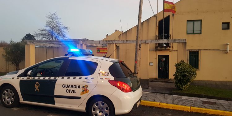 Desarticulan un punto de venta de drogas en una casa en A Cañiza