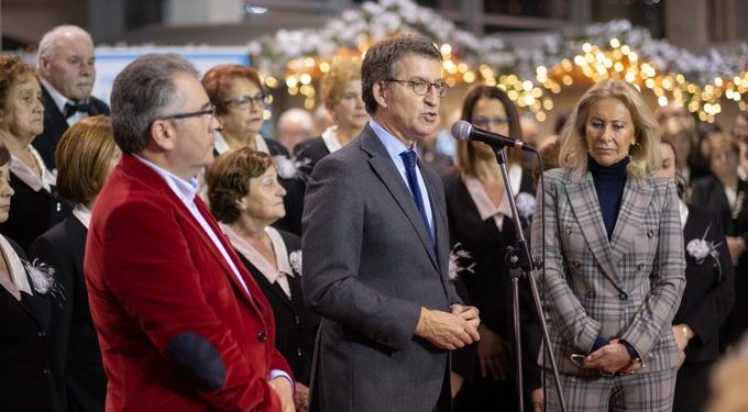 Feijóo define el alumbrado como «barato, pero inútil» frente al Nadal Solidario de la Xunta en Vigo