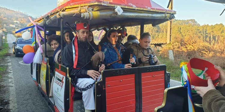 Ponteareas saca á rúa a súa particular locomotora de Nadal: o Tren da Ilusión