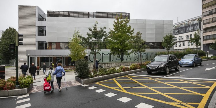 Detienen en Vigo por tráfico de drogas a una pareja que iba conduciendo mientras fumaba heroína