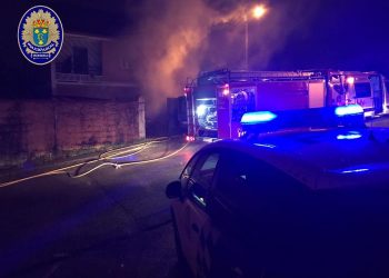Trasladan al Cunqueiro a una octogenaria por un incendio en su vivienda en Redondela