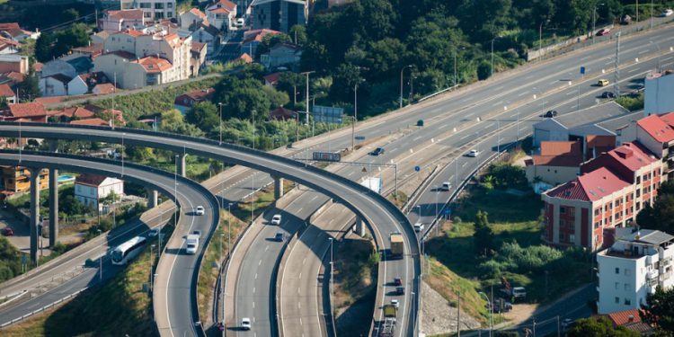 Caballero pide una importante rebaja del peaje entre Vigo y Pontevedra