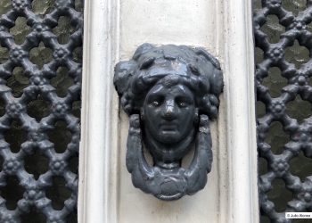 Aldabas y videoporteros