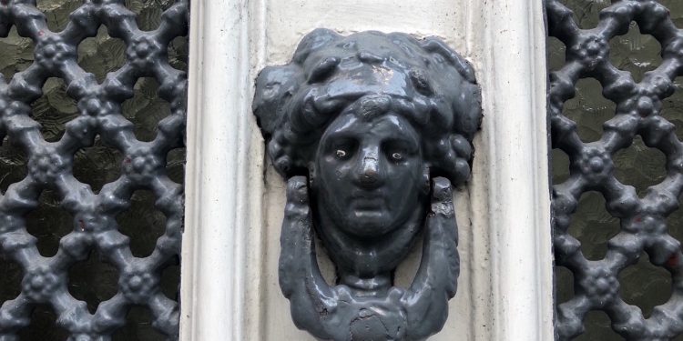 Aldabas y videoporteros