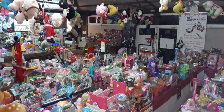 “Cada niño un juguete” recoge más de 2.000 juguetes en el Gran Vía de Vigo