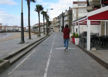 O paseo marítimo de Panxón recibe 120.000 euros para reformar a zona de rodadura