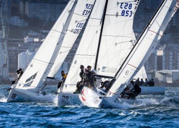 Bugallo marca el paso de los J70 en la Ría de Vigo