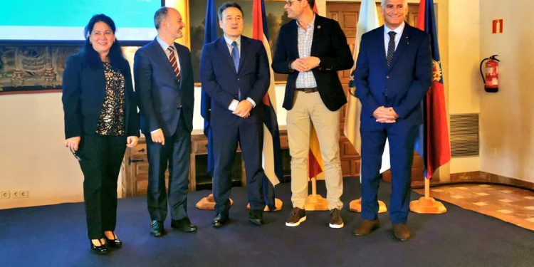 La Zona Franca de Vigo y Cuba acuerdan cooperar en intercambios comerciales