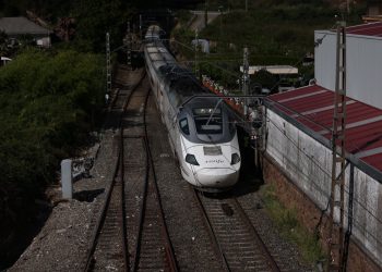 Adif adjudica la mejora de la plataforma entre Guillarei y Redondela