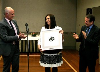 A escritora viguesa Ledicia Costas recibe o Premio Laxeiro 2020