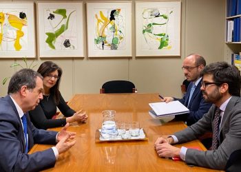 Caballero pide a Aviación Civil que acelere os informes para ampliar o Ifevi