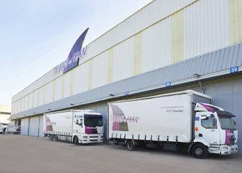 Un operario muerto y otro herido en Porriño al caer sobre ellos un palé