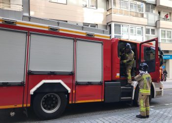 Los bomberos de Vigo se movilizan por un incendio cerca de la plaza de España