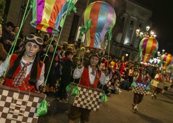 «Os festeiros polo aire», de Bembrive, gana el concurso de comparsas de Vigo