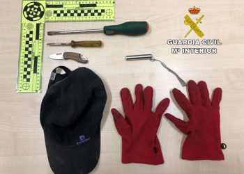 Detenidos dos vecinos de Cangas acusados de robar en locales a los que iban en bicicleta