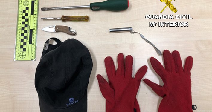 Detenidos dos vecinos de Cangas acusados de robar en locales a los que iban en bicicleta