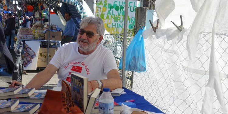 Laureano Oubiña aprovecha San Blas para promocionar su libro en Vigo