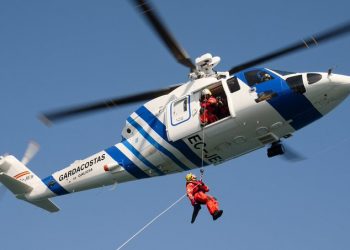 Un marinero muerto y otro herido tras caer al agua en Ons desde un pesquero