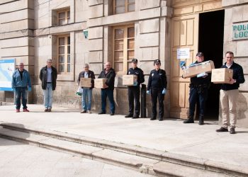 O futbolista Jota Peleteiro doa 3.500 pares de luvas a Tui