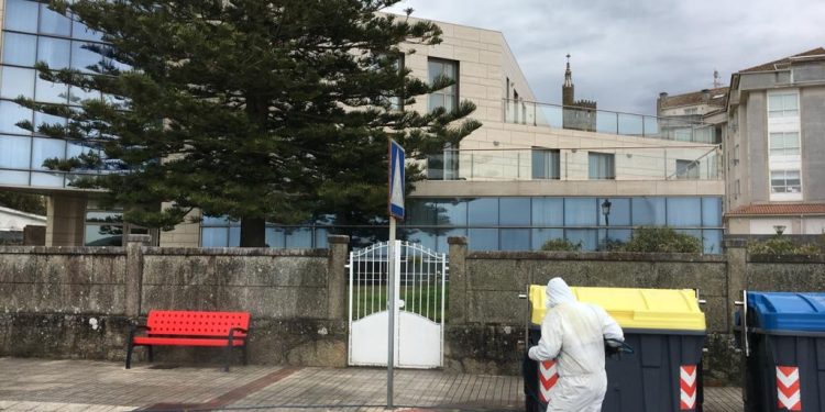 Nigrán emprende a desinfección dos accesos ás residencias de maiores