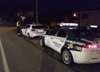 Multa de 500 euros a un taxista que dio positivo tras llevar a un cliente a Peinador