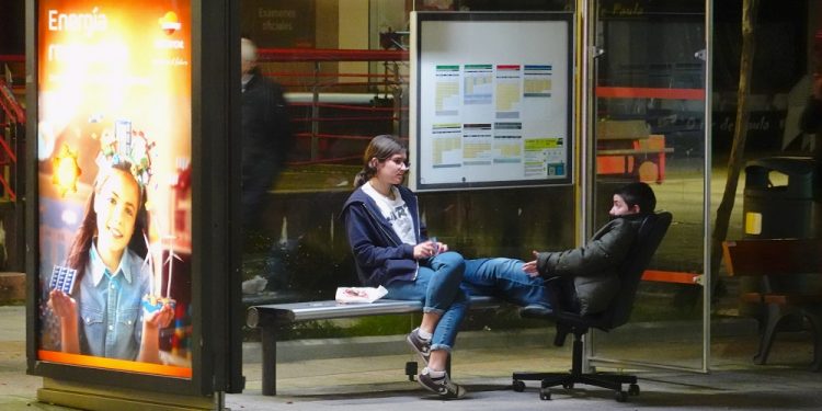 Esperando el autobús