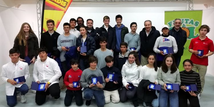 Pablo Astiazarán, del Náutico, se impuso al campeón gallego en la Regata Ría de Vigo