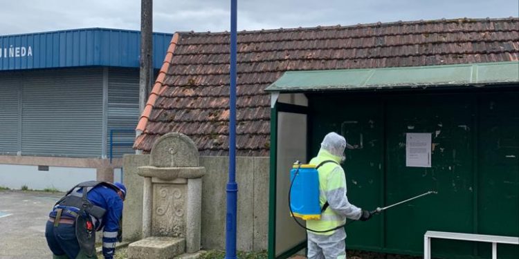 Mos desinfecta fontes e vivendas con pacientes contaxiados