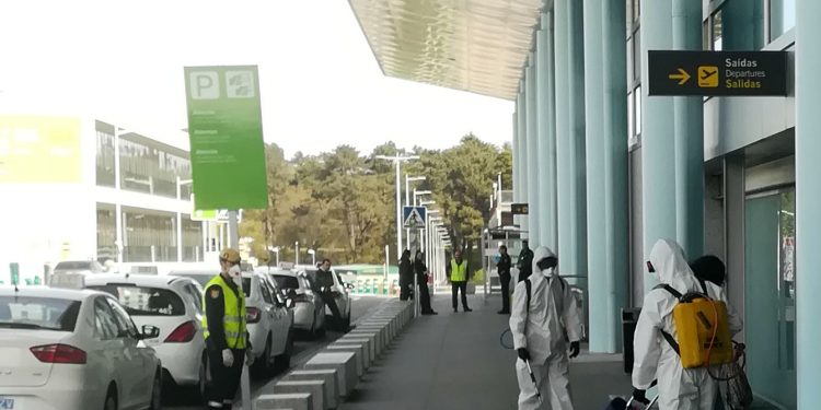 El Ejército realiza trabajos de desinfección en Peinador