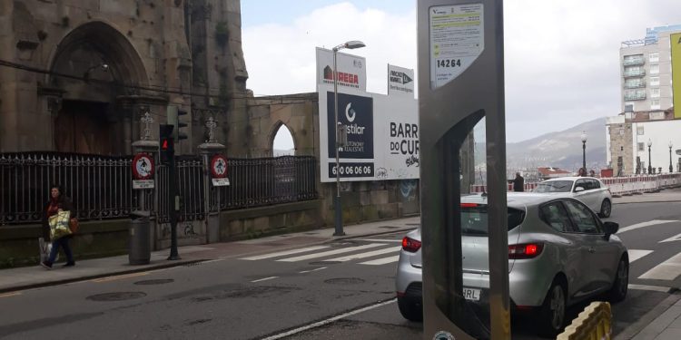 A Porta do Sol péchase ao tráfico: liñas de bus afectadas e novas paradas