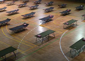 Así se converte un pavillón de deportes de Vigo nun centro de acollida