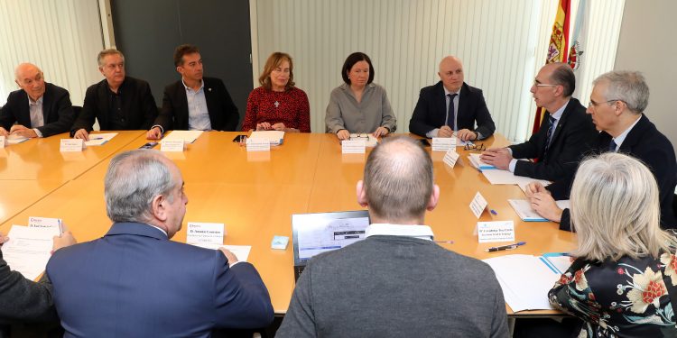 Xunta e empresarios analizan as medidas de prevención sobre o coronavirus