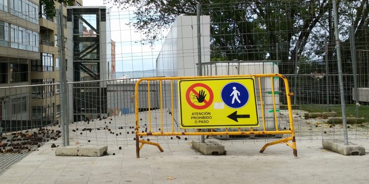 Piden “excluir” a la empresa que hizo la Vía Verde, el ascensor del parque Cela y las butacas de Balaídos