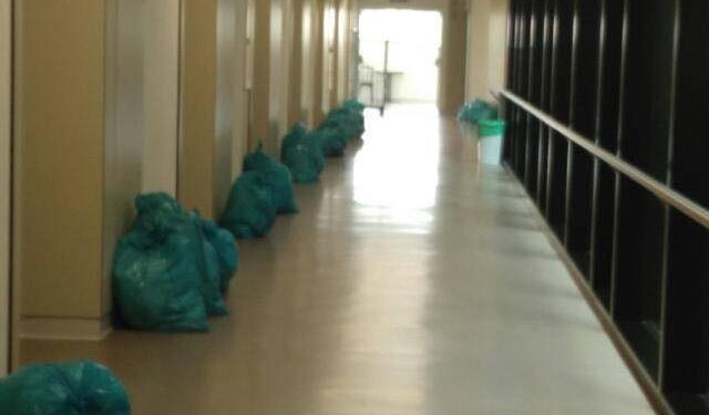 O servizo de limpeza do Álvaro Cunqueiro, “ao borde do colapso” tras seis contaxios de traballadores