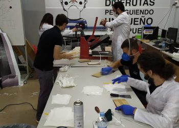 El colegio Hogar entrega a la Xunta de Galicia más de 14.000 mascarillas sanitarias