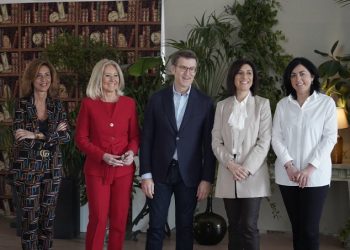 Feijóo, Porro, Rueda y Almuiña encabezan la lista del PP para las Autonómicas