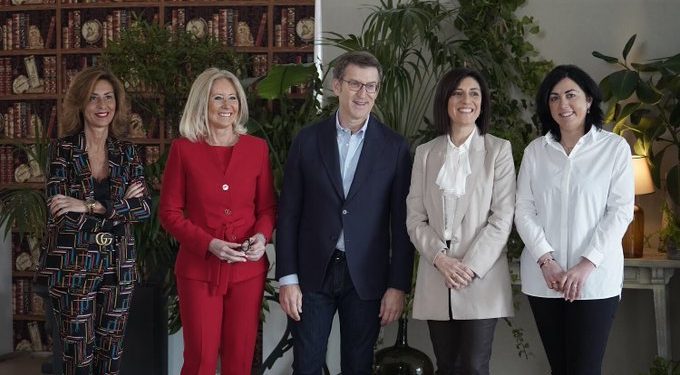 Feijóo, Porro, Rueda y Almuiña encabezan la lista del PP para las Autonómicas